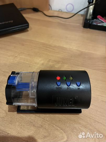 Автоматическая кормушка для рыб juwel