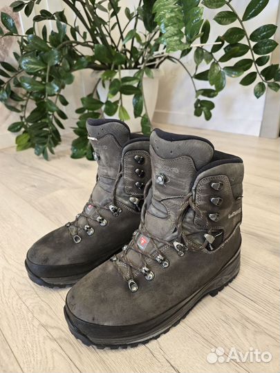 Трекинговые ботинки Lowa Tibet Superwarm