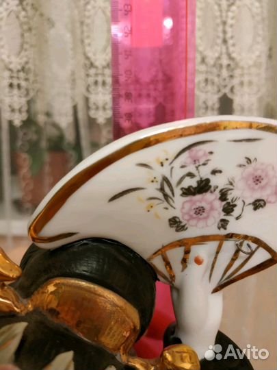 Фарфоровая статуэтка