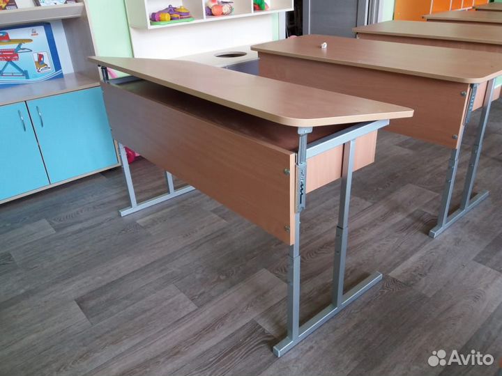 Школьная парты регулируемые и стулья
