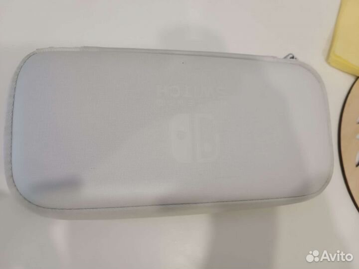 Nintendo switch lite (+чехол и sd карта 64гб)