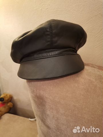 Кепка кожаная женская