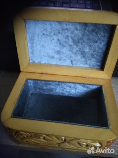 Шкатулка с янтарем, графины СССР, чайный сервиз