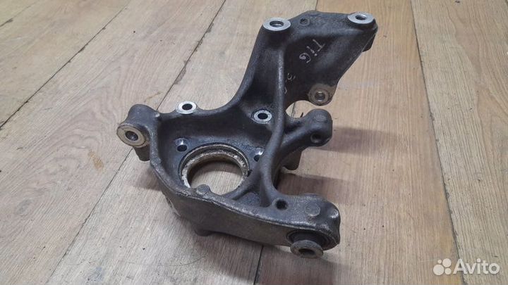 Кулак задний левый Volkswagen Tiguan 2 2.0 CZP