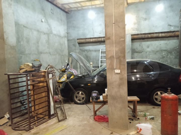 Гараж, > 30 м²