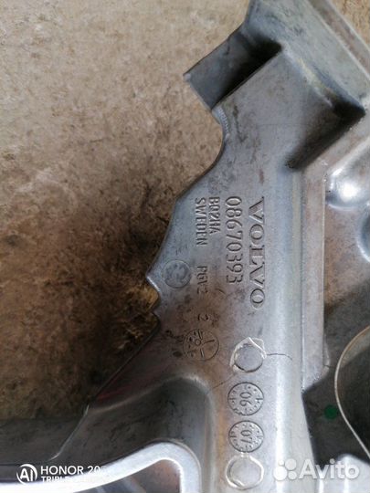 Кронштейн двигателя правый Ford Kuga 2008-2012