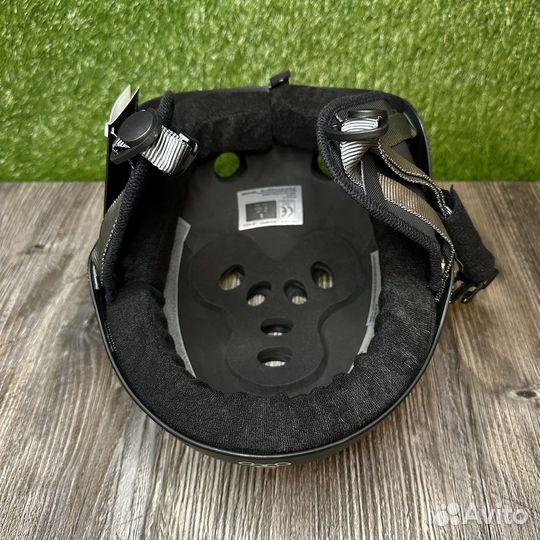 Шлем Liquid Force Flash black