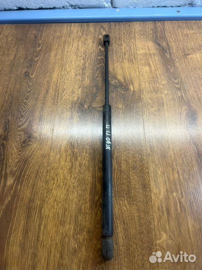 Амортизатор капота передний правый Volvo Xc90