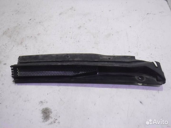 Водосток лобового стекла (жабо)