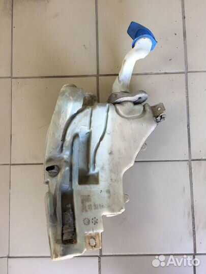 Бачок омывателя гура audi A8 D3 quattro