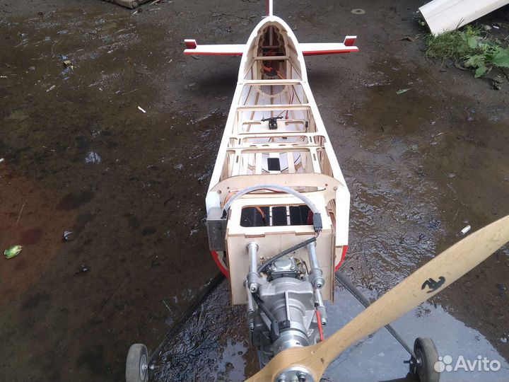 Радиоуправляемый самолет с двс