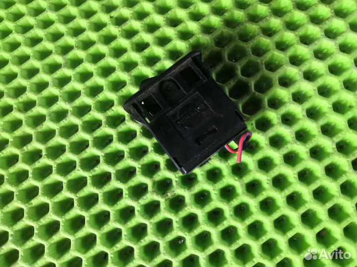 Кнопка Ниссан Р несса