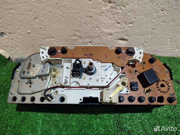 Приборная панель Mercedes-Benz w201