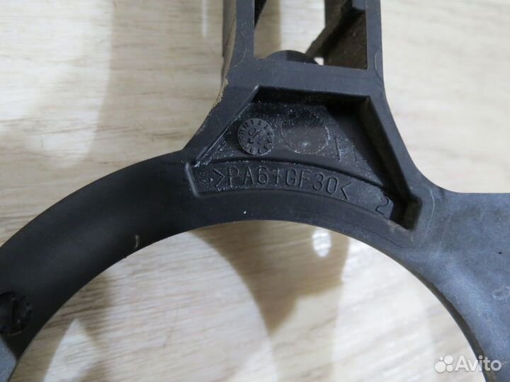 Кронштейн ручки Mitsubishi Outlander XL