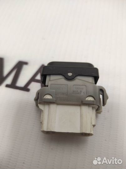 Кнопка центрального замка Nissan Primera P12