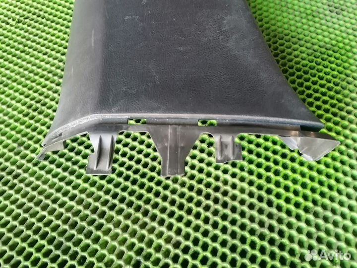 Обшивка стойки левая на VW Passat B7 11-15