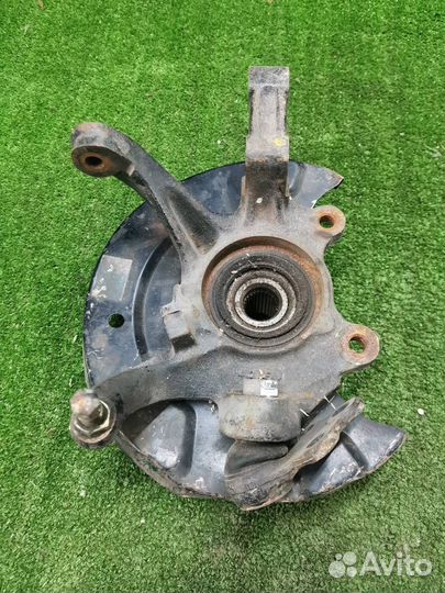 Ступица передняя левая Nissan Avenir PNW10