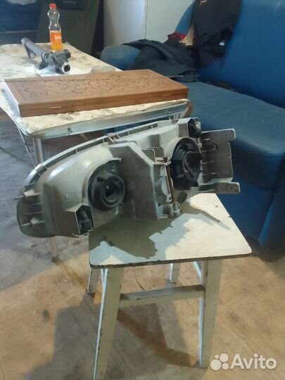 Фара правая Mitsubishi Delica MMC