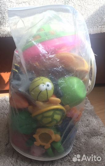 Коробка с детскими игрушками