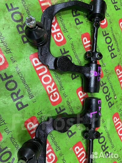 Комплект передних верхних рычагов Nissan Caravan E