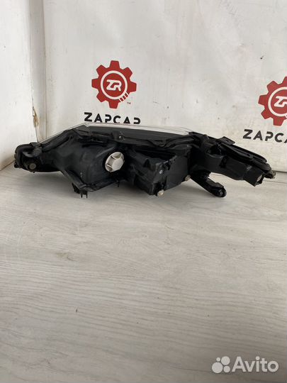 Toyota Camry V70 Фара правая