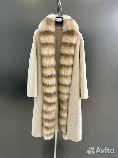 Пальто Max Mara с натуральным мехом лисы