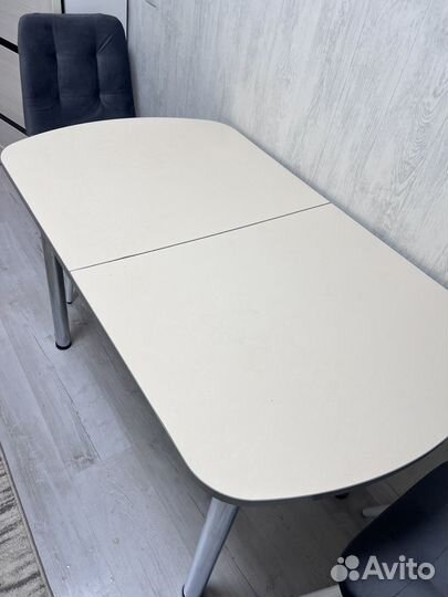 Стол кухонный в хорошем состоянии