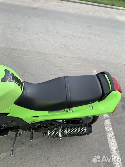 Kawasaki zzr400