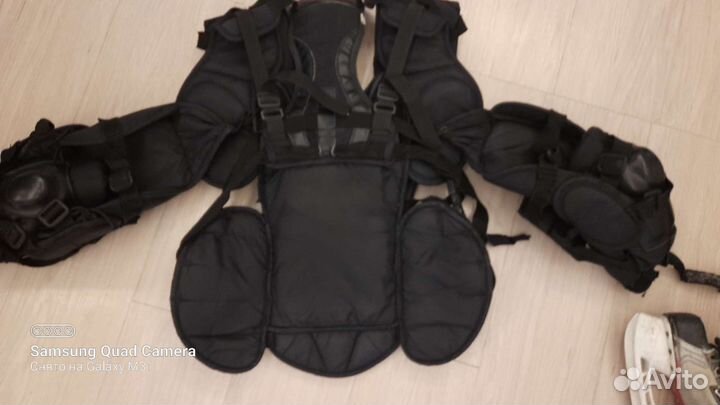 Нагрудник хоккейный вратарский ccm jr