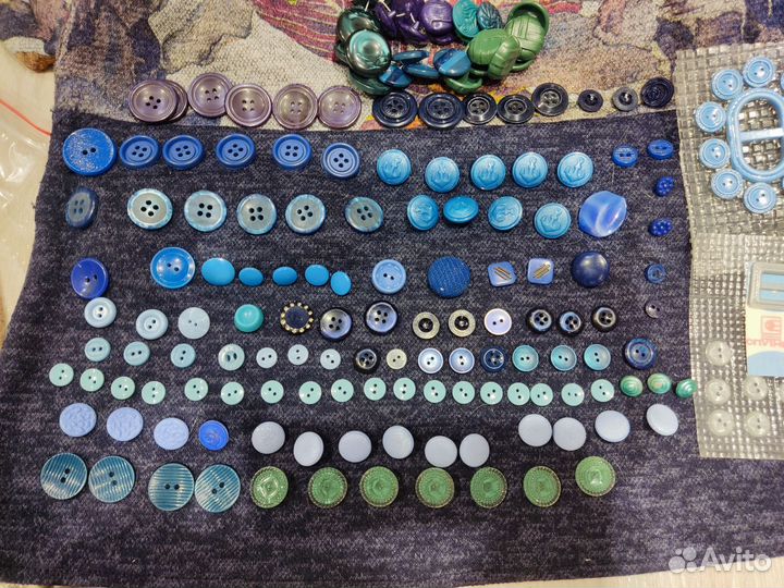 Пуговицы голубые и синие