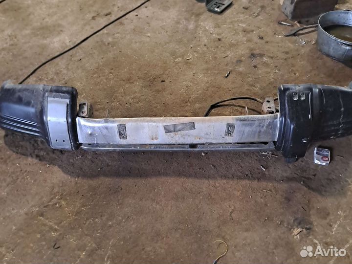 Бампер передний Mitsubishi Pajero2