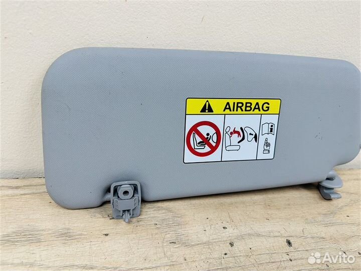 Козырек солнцезащитный правый Hyundai Solaris 2