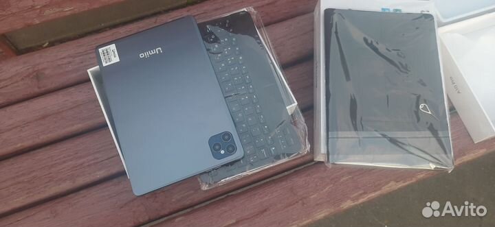 Планшет Umiio с клавиатурой