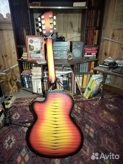 Акустическая гитара