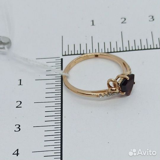 Золотое кольцо с фианитом 17р