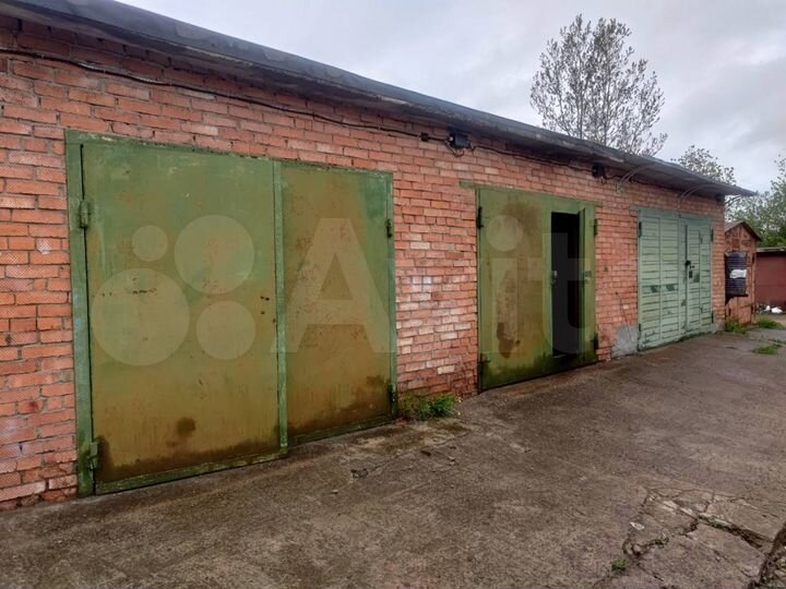 Гараж, > 30 м²