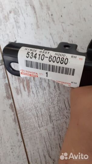 Петля Капота передняя правая Toyota Land Cruiser