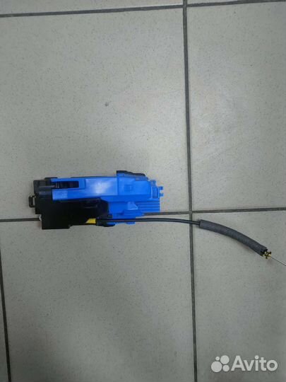 Замок двери передней левой Kia Sportage