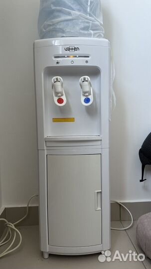 Кулер для воды напольный