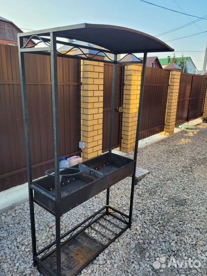 Мангал с крышей