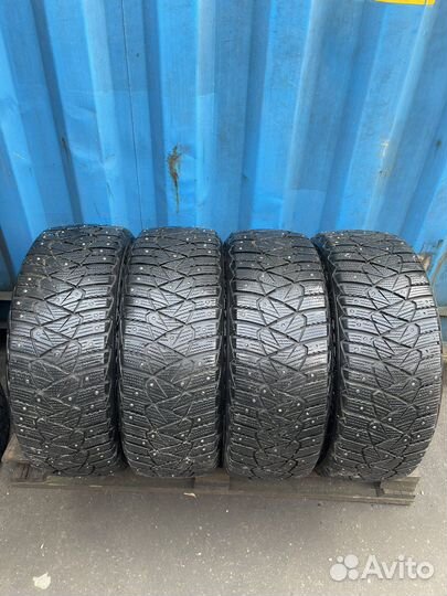 Goodyear Ultragrip 600 215/55 R17 98T