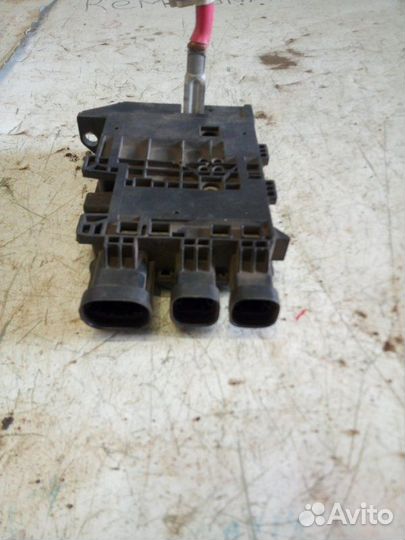 Блок предохранителей передний Renault Fluence 1