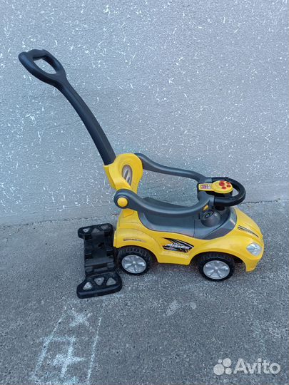 Машинка каталка толокар с ручкой