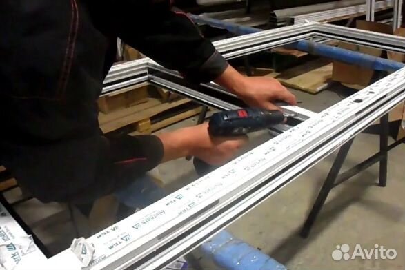 Сборщик конструкций из пвх и Алюминия