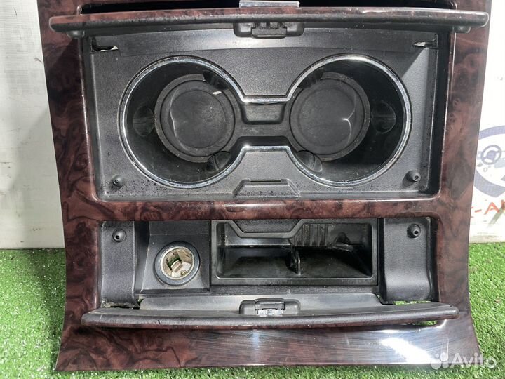 Нижняя накладка торпедо Cadillac Escalade GMT900