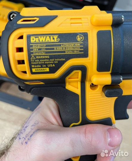 Шуруповерт dewalt ударный 26 v с битами