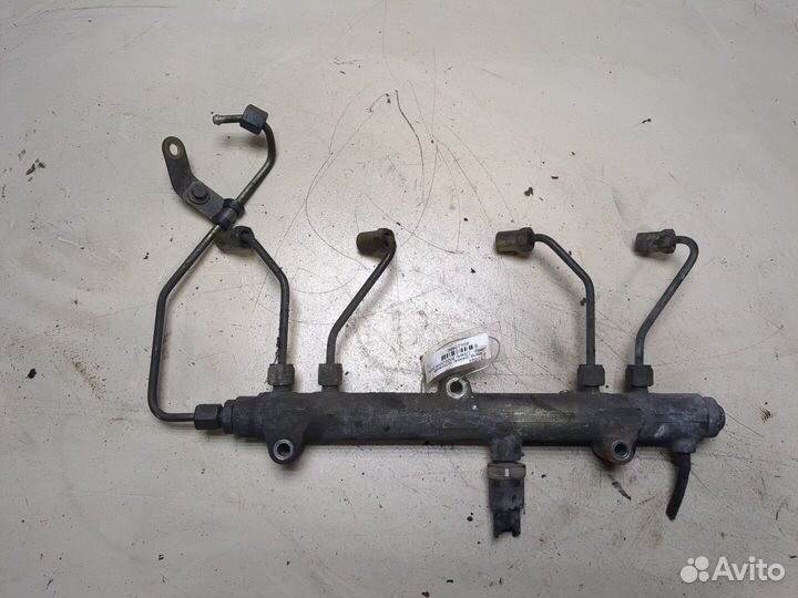 Рампа топливная Jeep Liberty, 2004