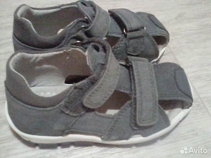 Сандали новые