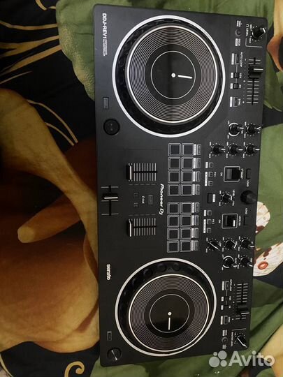 Диджейский пульт