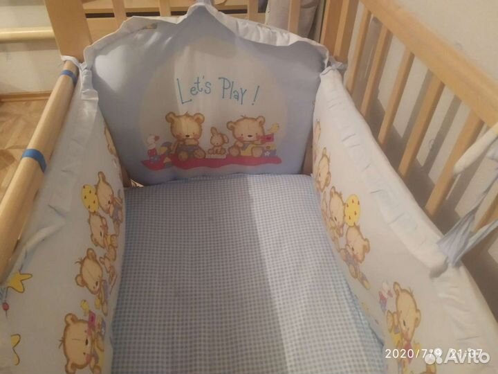 Детская кроватка с продольным маятником